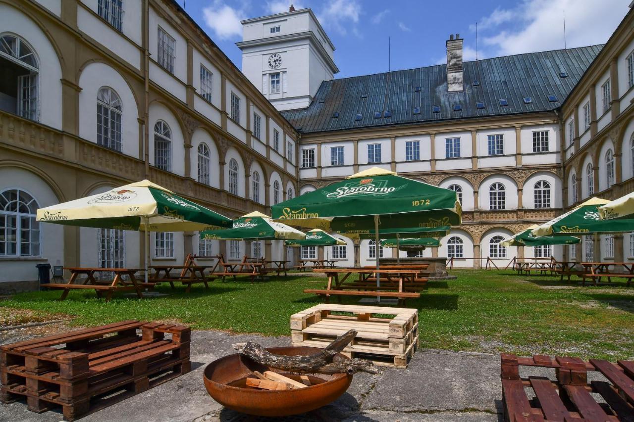 Zamek Racice Hotel Exterior foto