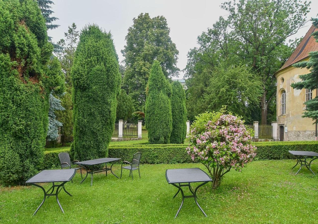 Zamek Racice Hotel Exterior foto